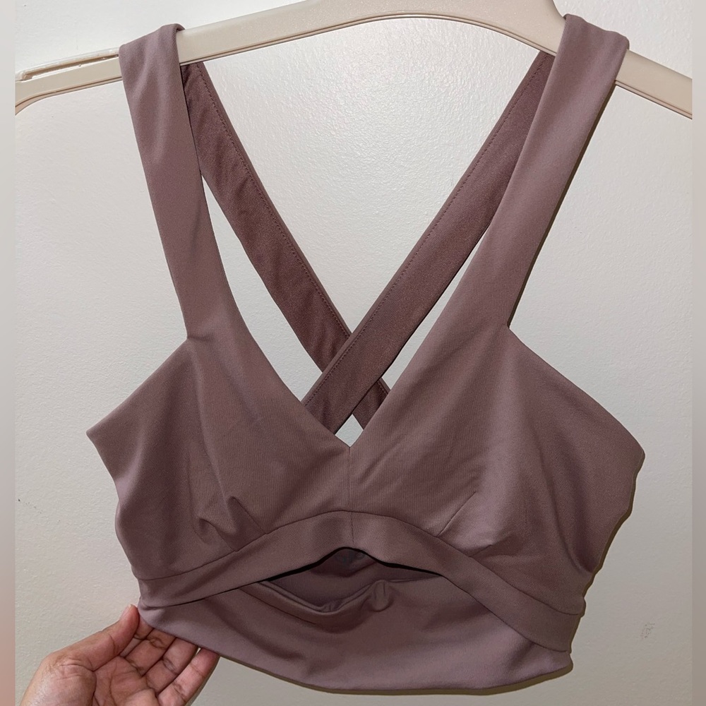 NWOT Alo Pirouette Sports Bra color smoky quartz pink XS - Picture 2 of 6